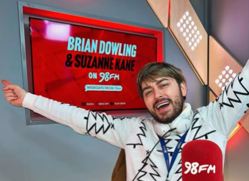 Moltar go mbeidh Brian Dowling i ról íocónach i Liveline tar éis dó imeacht go turraingeach ón seó raidió