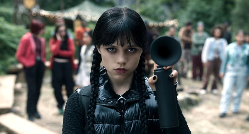 FÉACH: An chéad léargas ar Éirinn mar chúlra do bhuaicphointe Netflix Dé Céadaoin i leantóir shéasúr 2