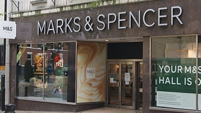 Seirbh&iacute;s&iacute; ar l&iacute;ne atosaithe ag siopa&iacute; Marks & Spencer na h&Eacute;ireann i ndiaidh 'eachtra cibearshl&aacute;nd&aacute;la'