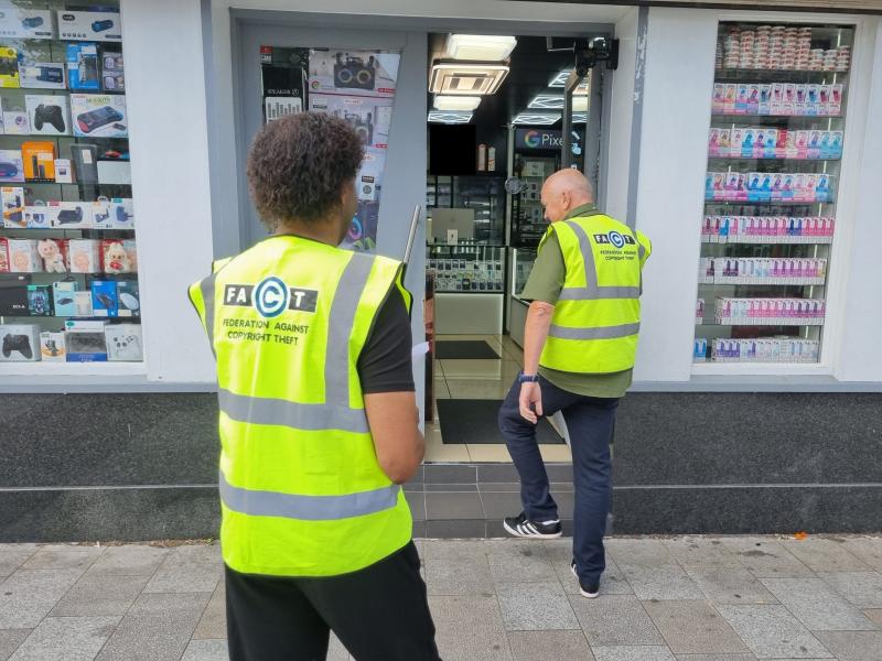 Dírítear ar mhiondíoltóirí ar fud naoi gcontae sa ghéarleanúint is déanaí ar bhoscaí amhrasacha
