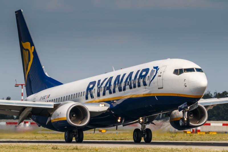 D’fhéadfadh táillí breise a bheith i gceist do thaistealaithe Éireannacha de réir mar a chuireann Ryanair athrú mór i bhfeidhm