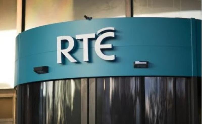 'Brónach é a fheiceáil ag imeacht' - Éisteoirí croíbhriste agus RTÉ le ceithre stáisiún raidió a dhúnadh ag deireadh na bliana