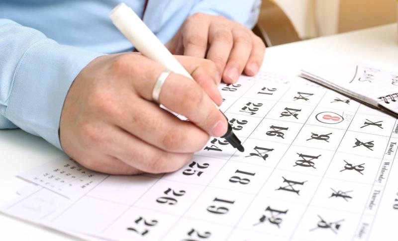 Cathain a bh&iacute;onn na laethanta saoire bainc in &Eacute;irinn thar an Nollaig agus i 2026?