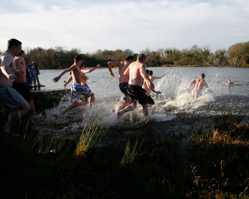 Achomharc pr&aacute;inneach s&aacute;bh&aacute;ilteachta uisce eisithe agus na m&iacute;lte ag ullmh&uacute; le haghaidh 'sn&aacute;mh f&eacute;ile' an Nollaig seo
