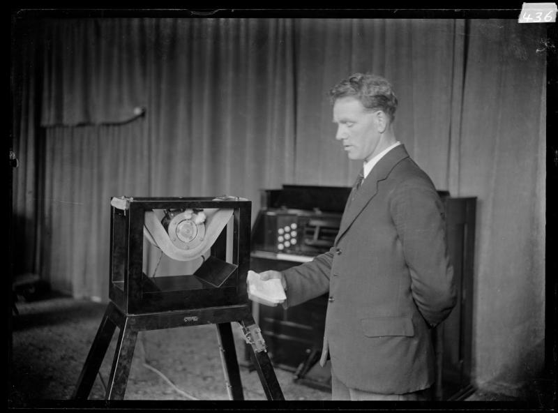 Deimhn&iacute;onn RT&Eacute; pleananna chun 100 Bliain de Chraolt&oacute;ireacht Phoibl&iacute; in &Eacute;irinn a cheili&uacute;radh