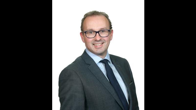 Deimhn&iacute;onn CIE ceapach&aacute;n Stephen Kent mar Phr&iacute;omhoifigeach Feidhmi&uacute;ch&aacute;in nua