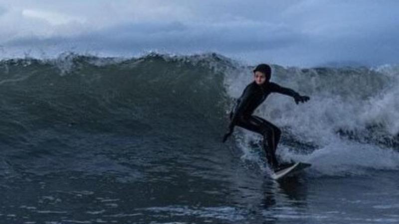 Tarrth&aacute;lann d&eacute;ag&oacute;ir cr&oacute;ga (16) surf&aacute;laithe sibl&iacute;n&iacute; amach &oacute; Thr&aacute; Cheathr&uacute; an Uisce i gContae Mhaigh Eo