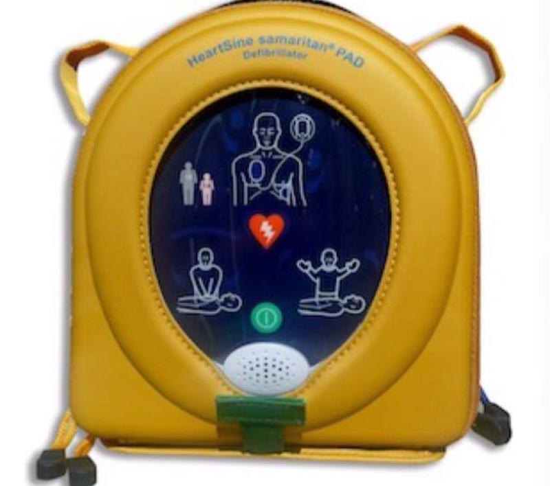 S&aacute;bh&aacute;lann d&iacute;fhibrileoir beatha fear as Liatroim tar &eacute;is d&oacute; turraing leictreach a fh&aacute;il