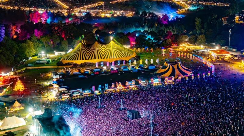 Breis is 60 gn&iacute;omh deimhnithe do All Together Now 2026