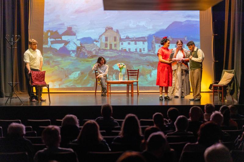 S&aacute;bh&aacute;il an d&aacute;ta! Ard&aacute;n N&aacute;isi&uacute;nta do Dhr&aacute;ma&iacute;ocht Phobail na Gaeilge