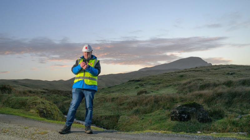 D&eacute;antar stair i Maigh Eo nuair a dh&eacute;antar an ch&eacute;ad ghlao f&iacute;se soghluaiste 'satail&iacute;te'