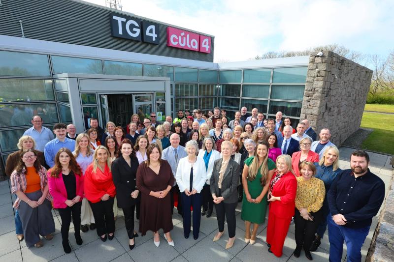 Tugann Uachtar&aacute;n na h&Eacute;ireann cuairt ar TG4 roimh chom&oacute;radh 30 bliain