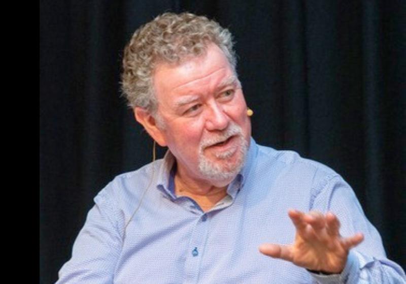 An tiriseoir cumasach Ailbhe Ó Monacháin le Cathal Póirtéir faoi agallaimh