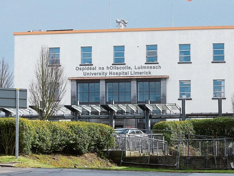Taifid othar aimsithe ar chosán in aice le ceann de na hospidéil is gnóthaí sa tír