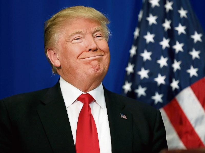 PICTIÚIR: Buaileann teachín Donald Trump an Dún Beag an margadh le praghas beagnach €1m