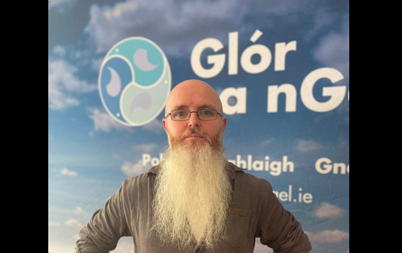 Freastal iontach ar cheardlann oiliúna agus gréasánaíochta do choistí pobail