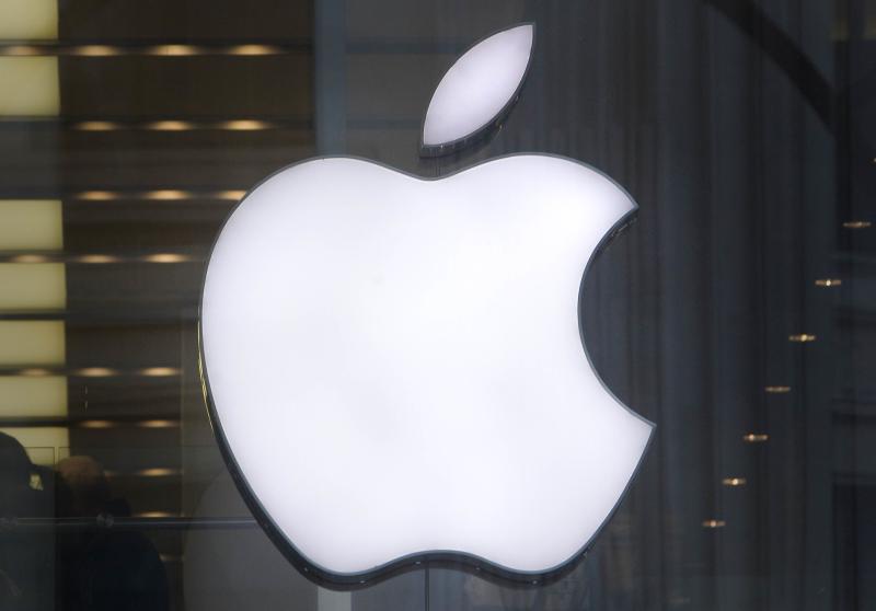 Deir an tAire Airgeadais nach mbeidh tionchar ag rialú Apple ar bhuiséad 2025