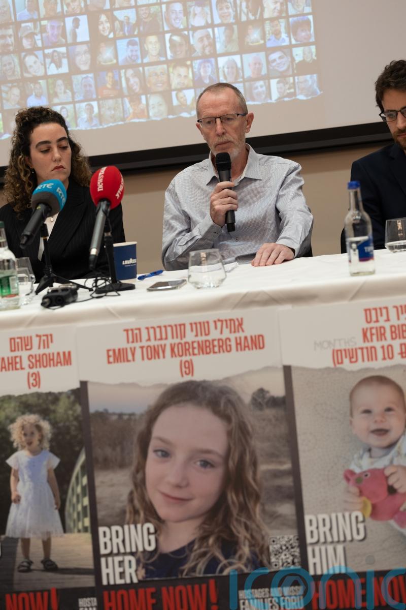 Giall óg Éireannach-Iosraelach, 9, le chéile arís lena athair tar éis scaoileadh saor