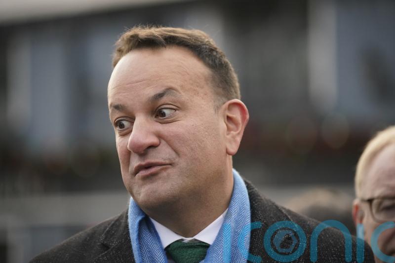 Athruithe ar íocaíochtaí a rinneadh le na hÚcránaigh ag fáil tithíochta stáit a phlé