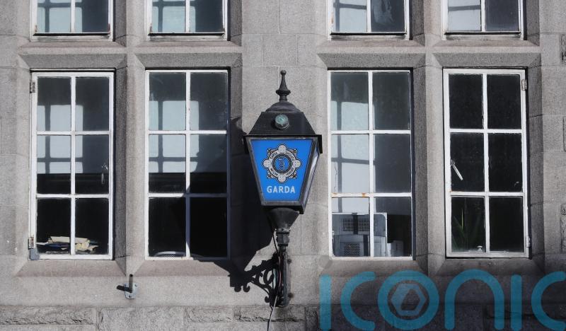 Turasóir Sasanach i riocht criticiúil tar éis ionsaí i mBaile Átha Cliath